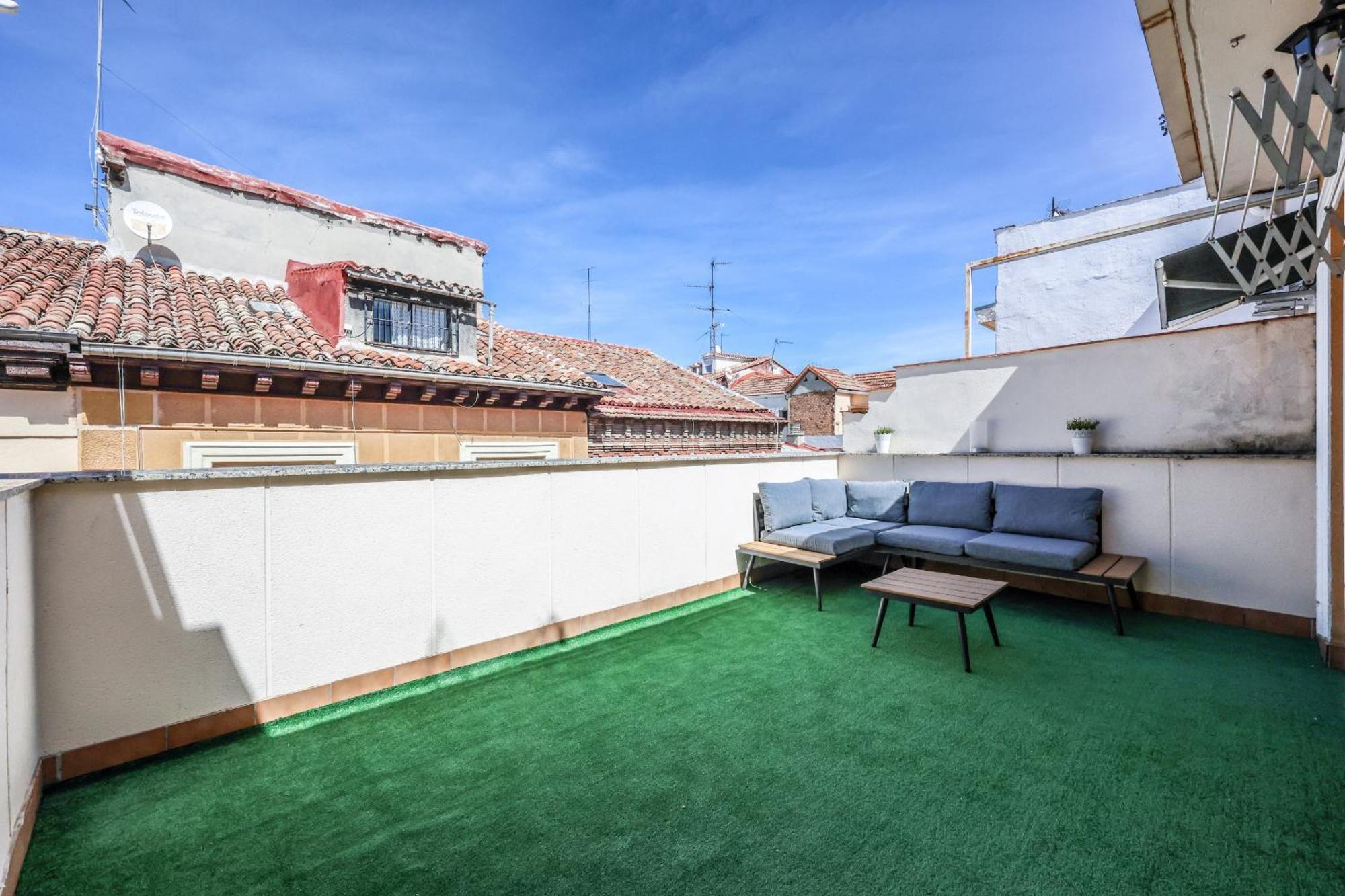 Atico Reformado Con Terraza En Tirso De Molina Para 4 Personas Alquiler Temporal Madrid Esterno foto
