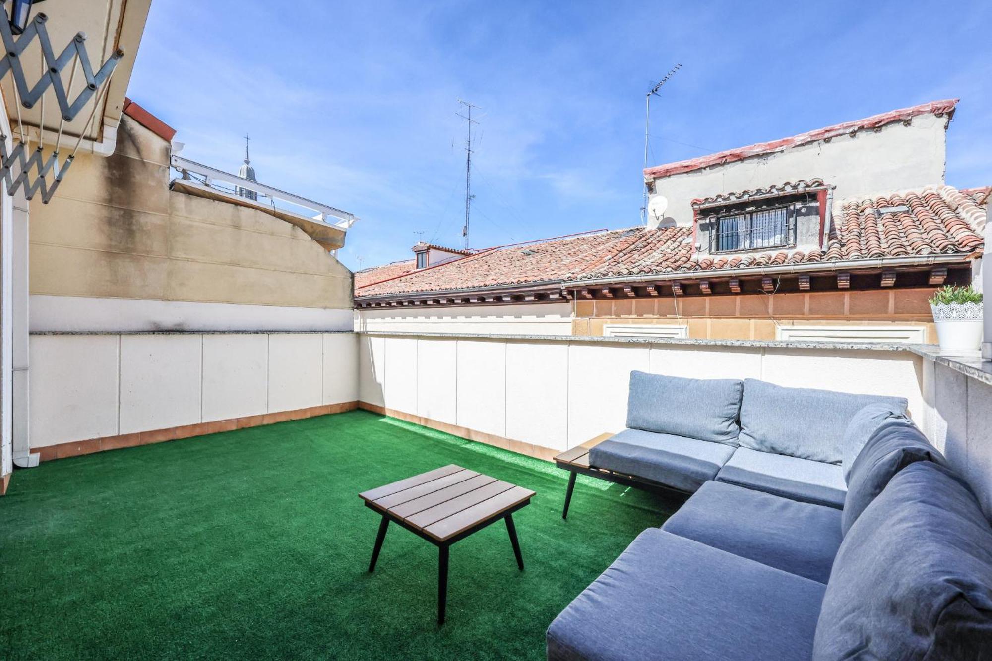 Atico Reformado Con Terraza En Tirso De Molina Para 4 Personas Alquiler Temporal Madrid Esterno foto