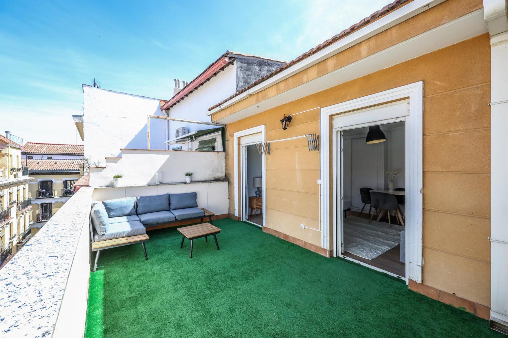 Atico Reformado Con Terraza En Tirso De Molina Para 4 Personas Alquiler Temporal Madrid Esterno foto